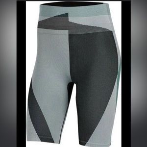 Nike Women’s Icon Clash Seamless 8in Training Shorts